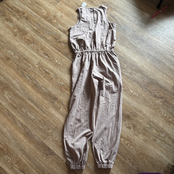 Evereve Mila Sleeveless Jumpsuit - Picture 2 of 8